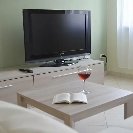 Confortevole In Centro Apartment *